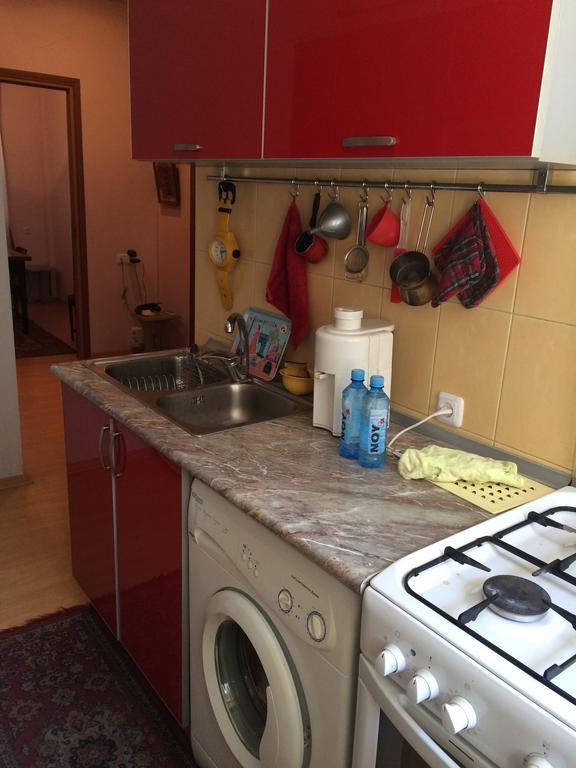 Apartment On Hanrapetutyan Street Yerevan Bagian luar foto