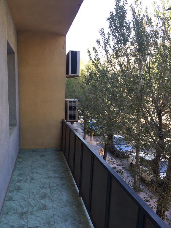 Apartment On Hanrapetutyan Street Yerevan Bagian luar foto