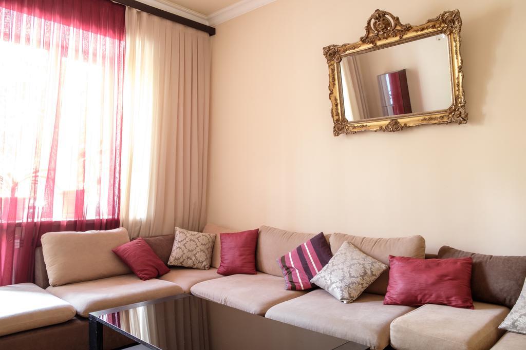 Apartment On Hanrapetutyan Street Yerevan Bagian luar foto