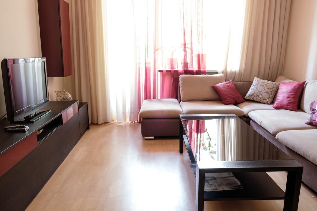 Apartment On Hanrapetutyan Street Yerevan Bagian luar foto