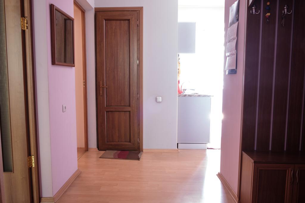 Apartment On Hanrapetutyan Street Yerevan Bagian luar foto