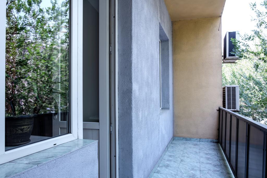 Apartment On Hanrapetutyan Street Yerevan Bagian luar foto