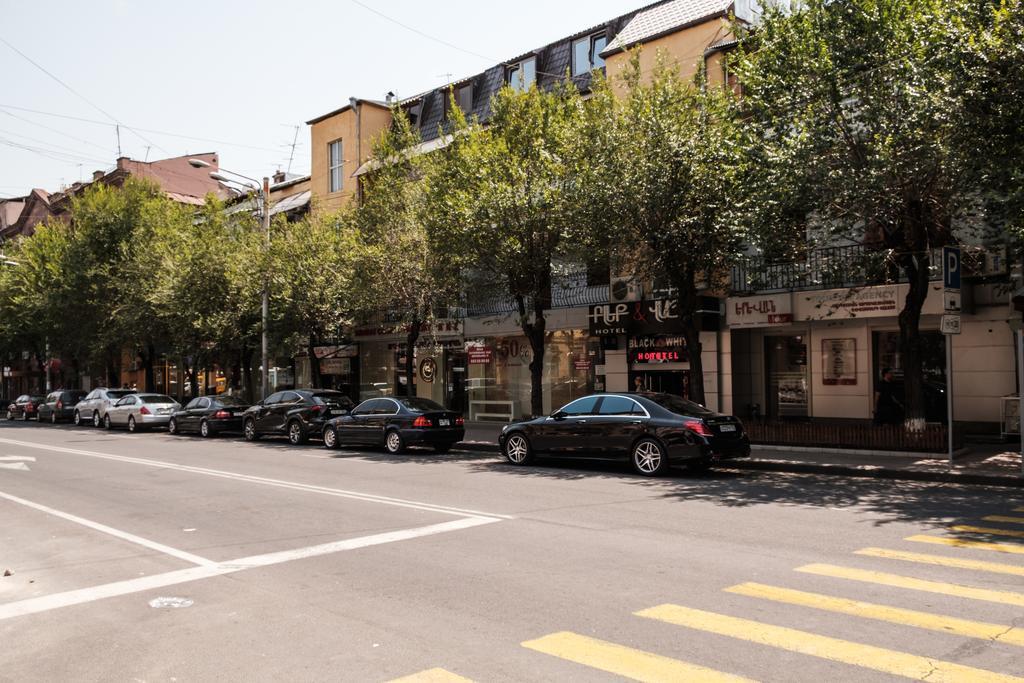 Apartment On Hanrapetutyan Street Yerevan Bagian luar foto